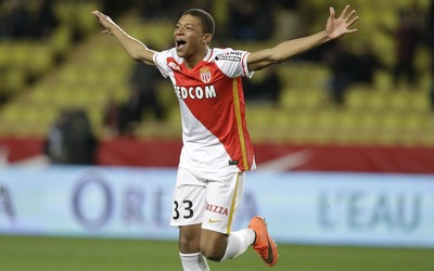 江南电竞-亚马尔赛后和对手交换球衣